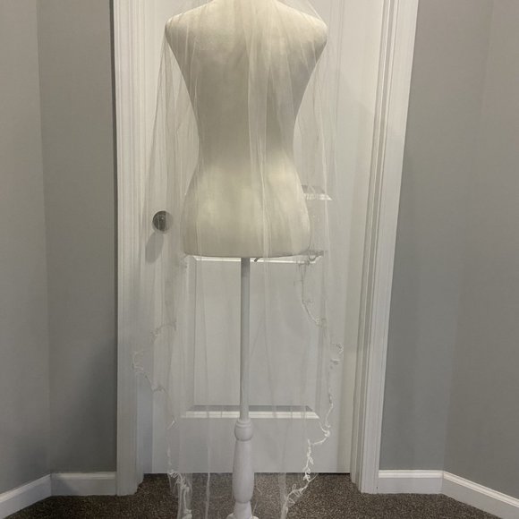 Wedding Veil - Picture 2 of 4